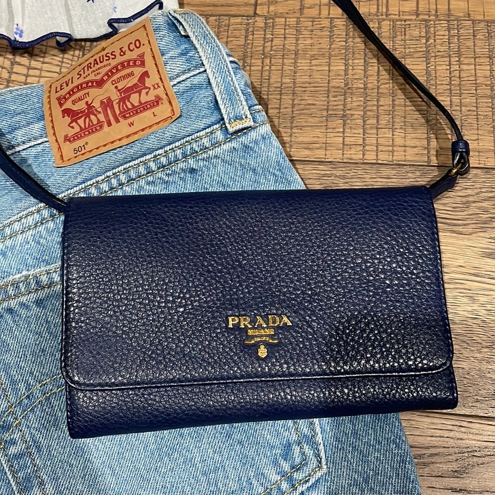 💙 authentic Prada crossbody buttery soft leather gold accents 💙